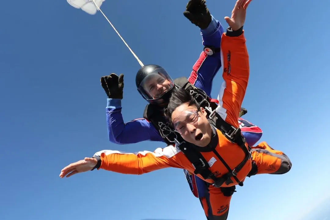 Tandem skydiving Jump-tandem